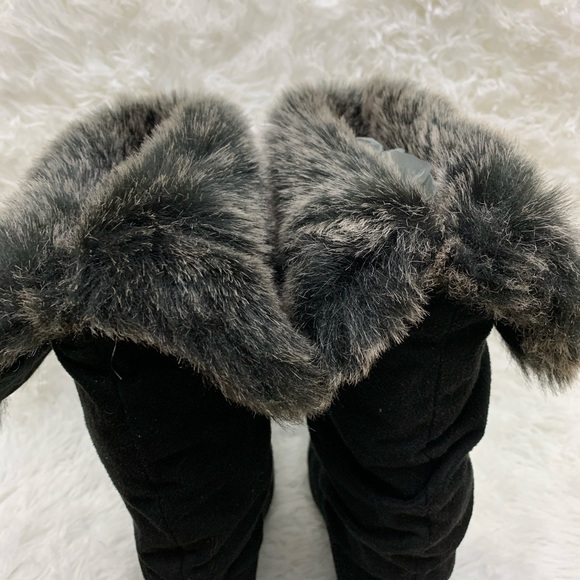 Women’s Faux Fur Black Boots - Picture 2 of 3